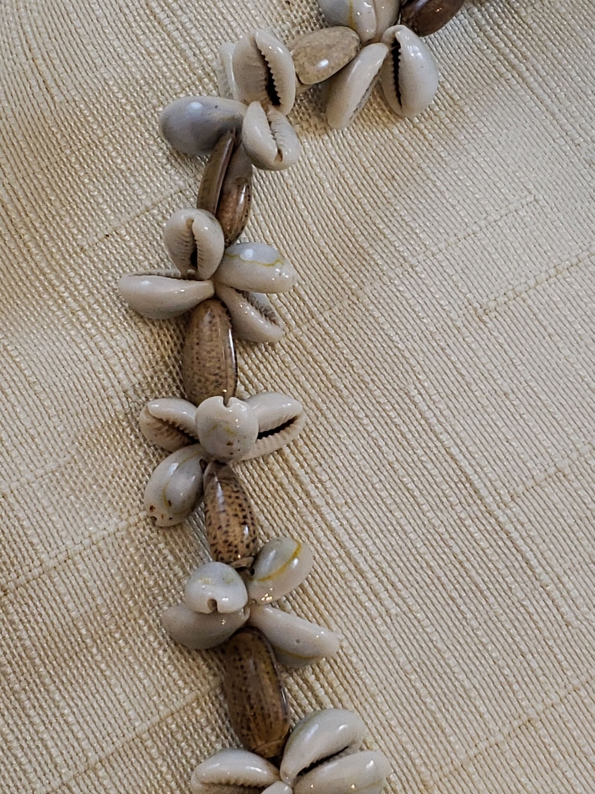 Vintage Unsigned Cowry/Cowrie Shell 17″ Long Strand Statement Necklace, Chunky