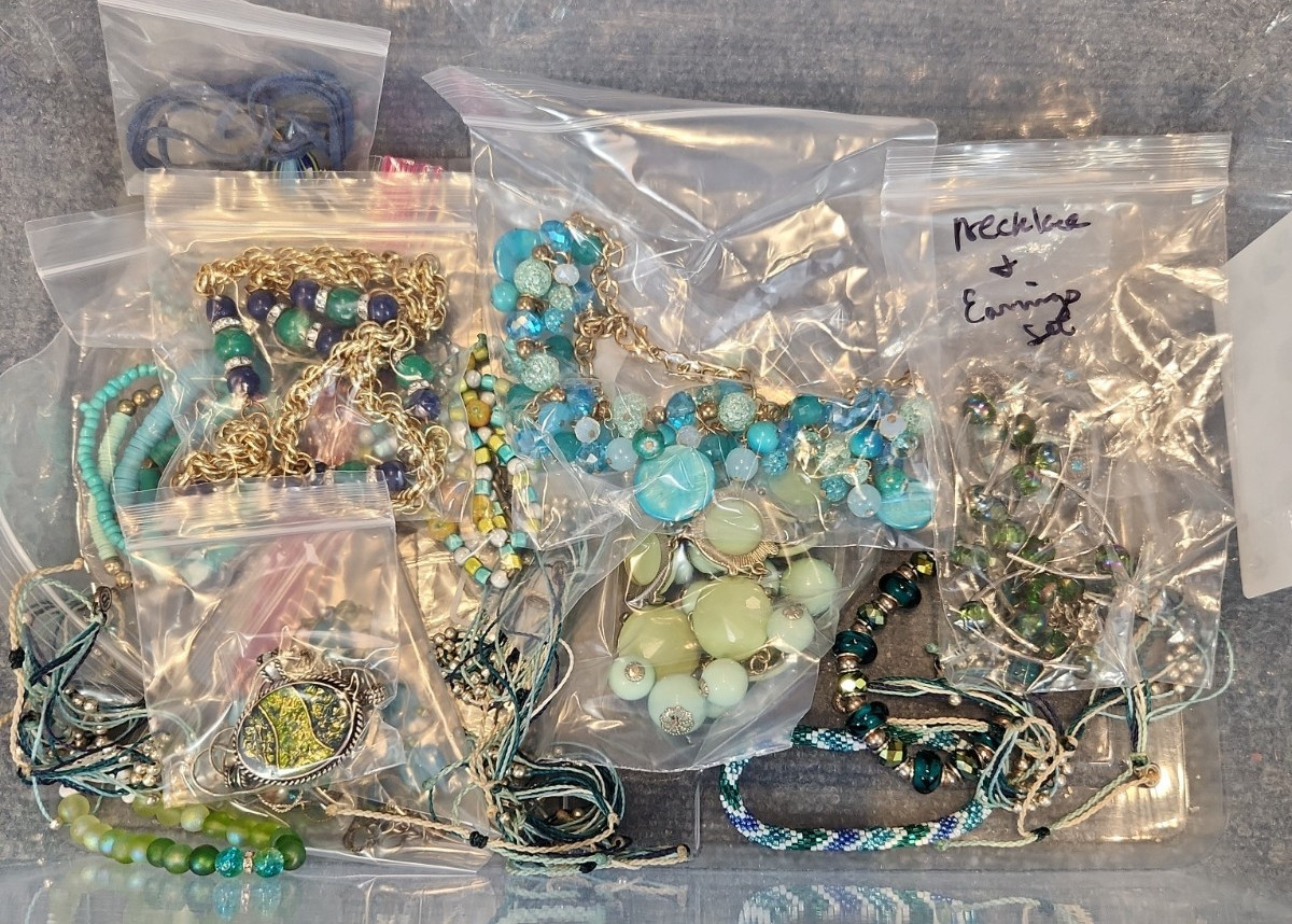 Jewelry Wearable Blue & Green Collection 5 Lbs Lot #705 See Description