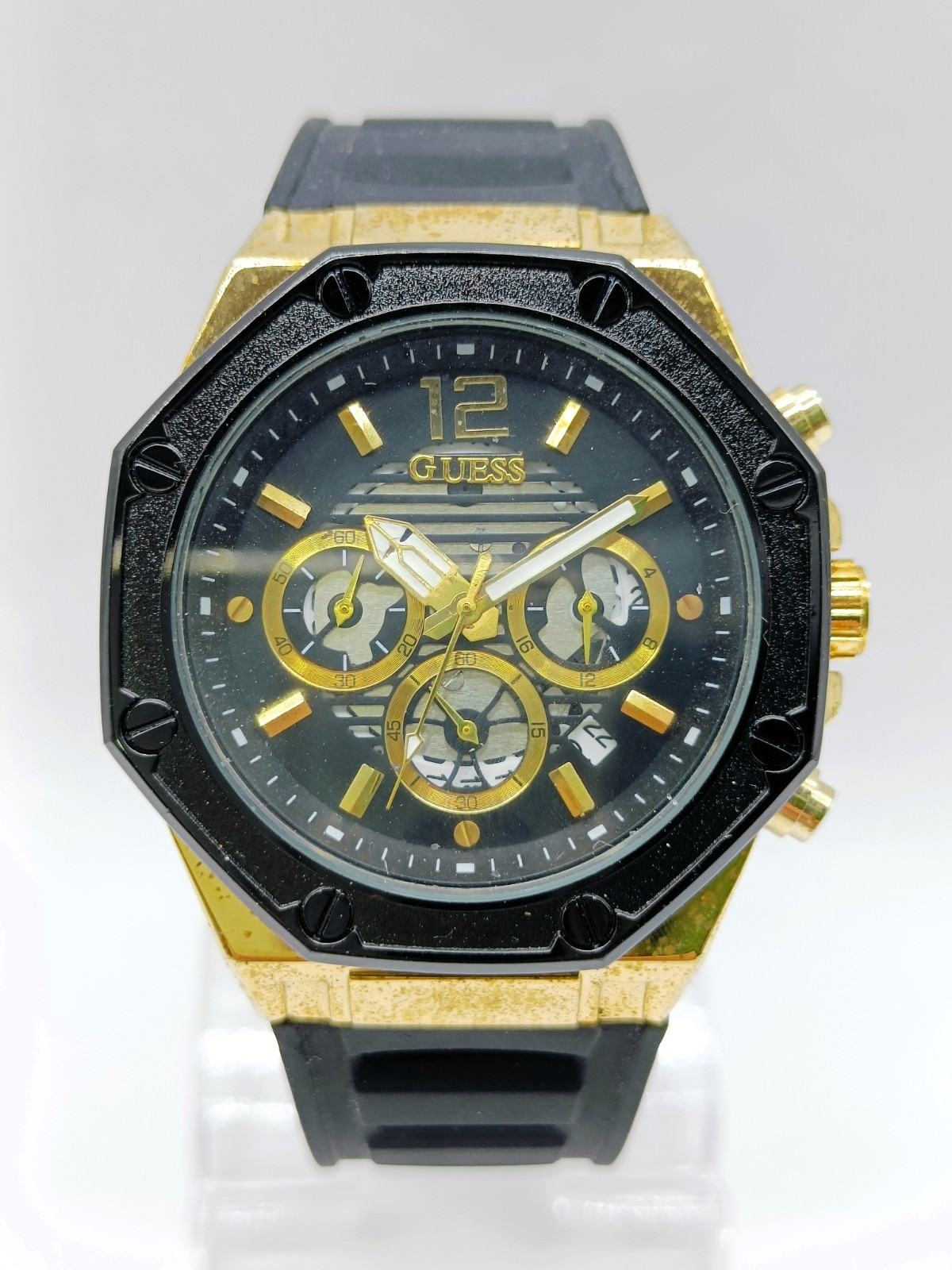 Beautiful Guess Chronograph Date Indicator Quartz Analog Men’s Wrist Watch