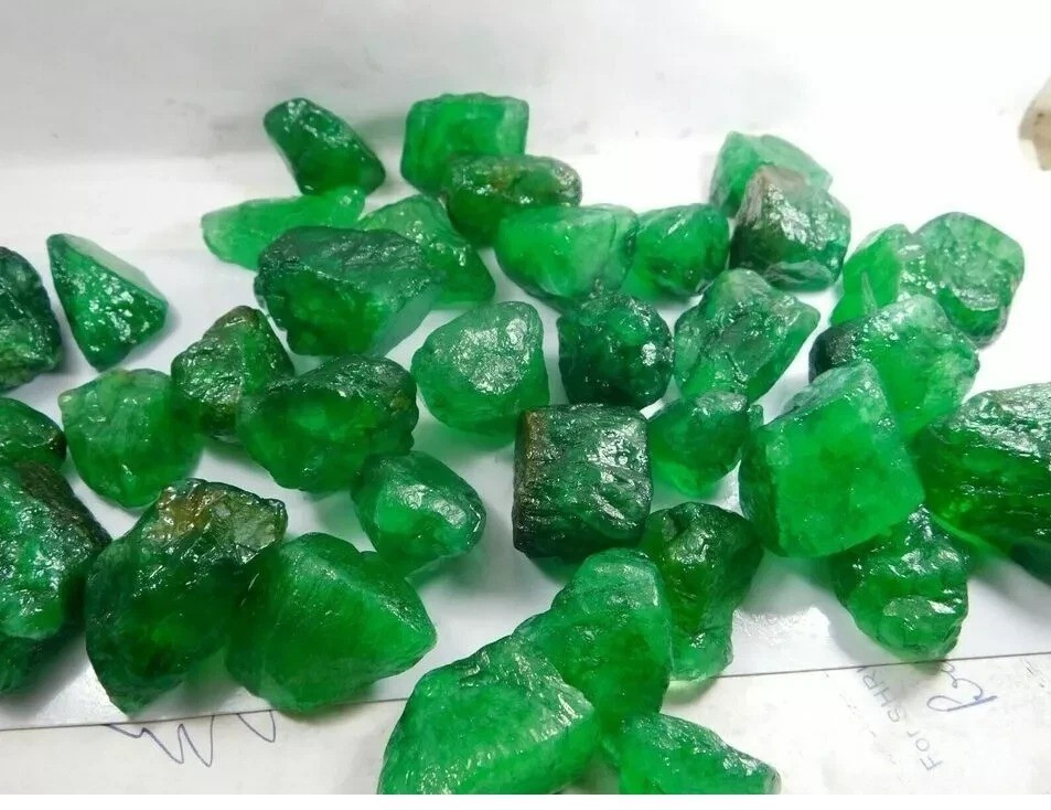5000 Ct/ 1 KG Loose Gemstone Natural Colombian Green Emerald Rough Lot