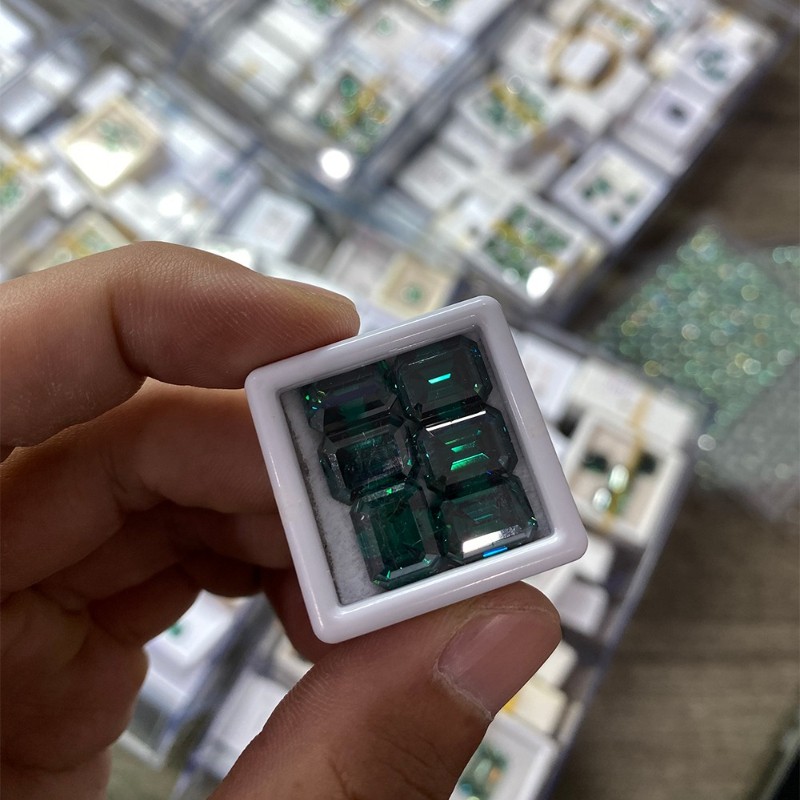 Green Color VVS1 Emerald Cut Moissanite Stone Loose Gemstone with GRA Cert