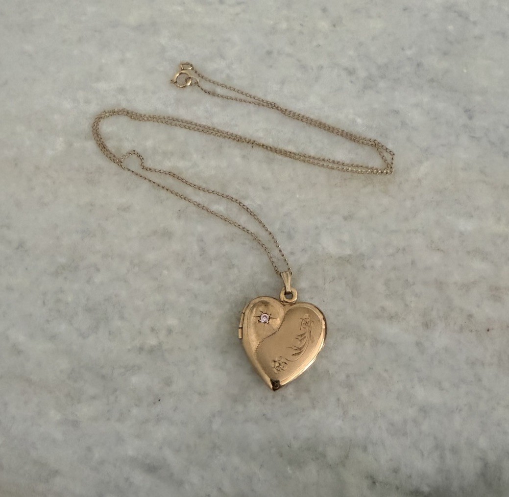 Vintage 1/20 14K Yellow Gold Filled Heart Photo Locket & 18″ Necklace Chain