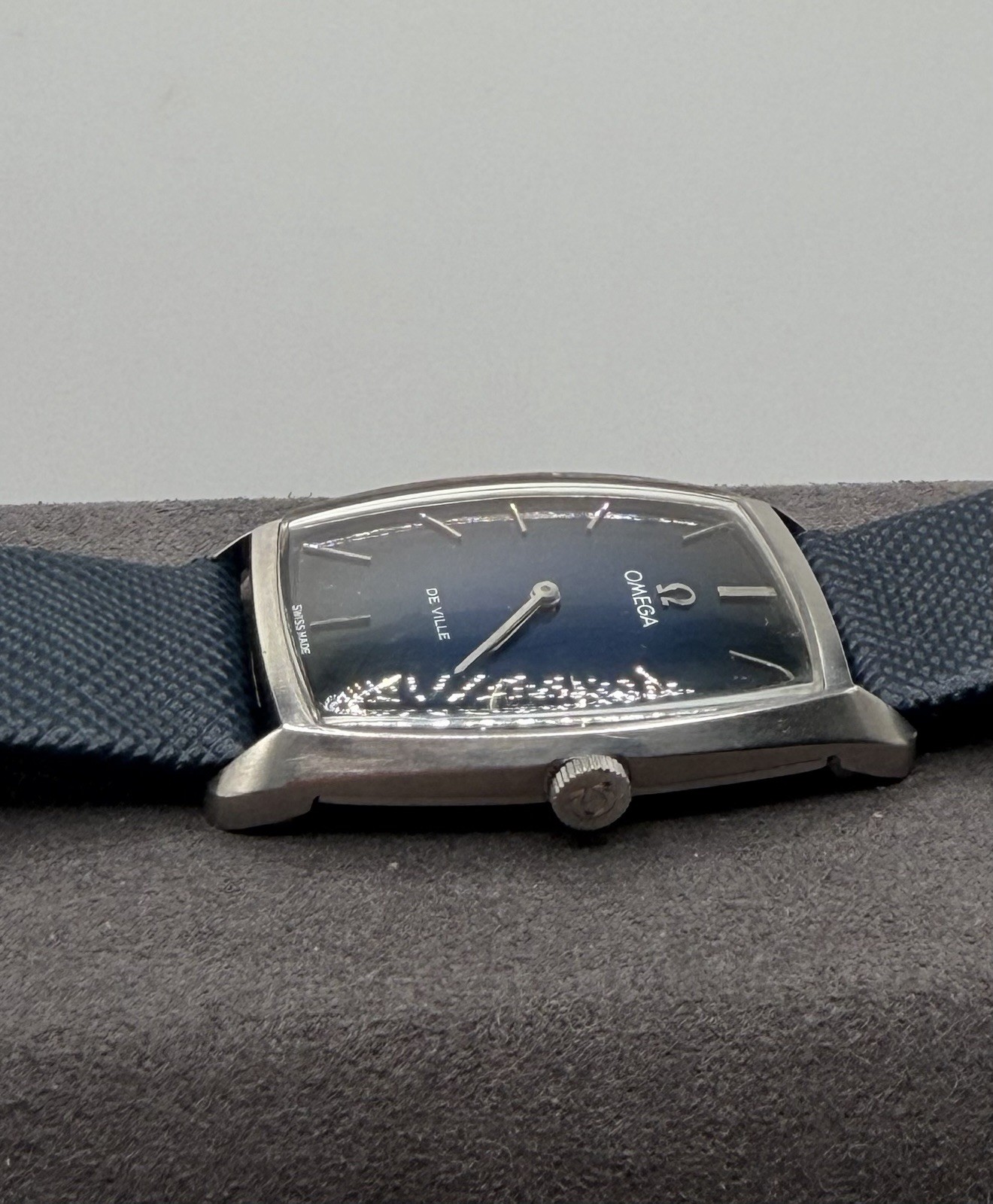 Omega Deville Ultra Thin 60s Tank Men’s Swiss Mechanical Watch – 111.085 / 620