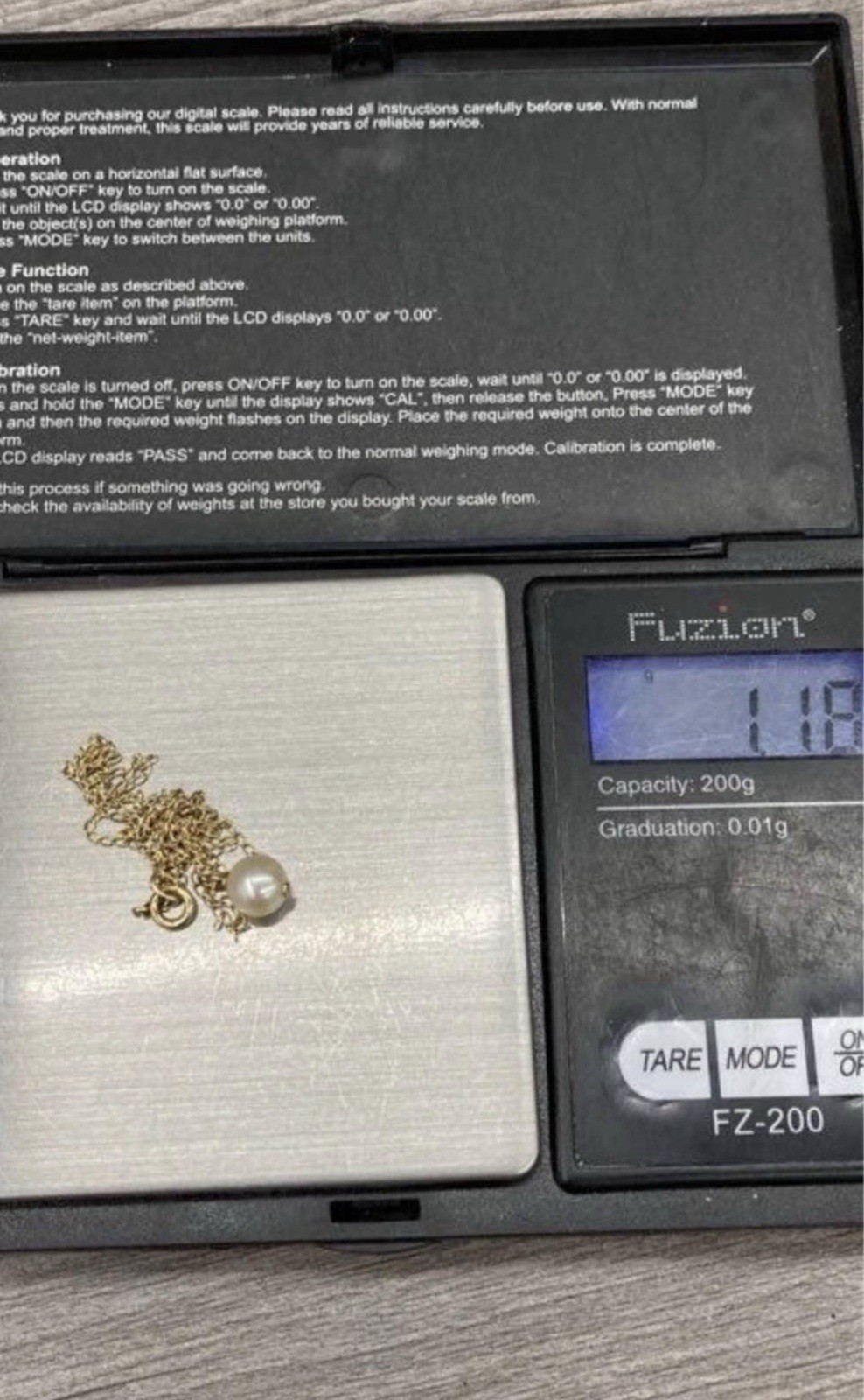 14k Yellow Gold Cable Chain 15’ Necklace With Pearlescent Pendant.