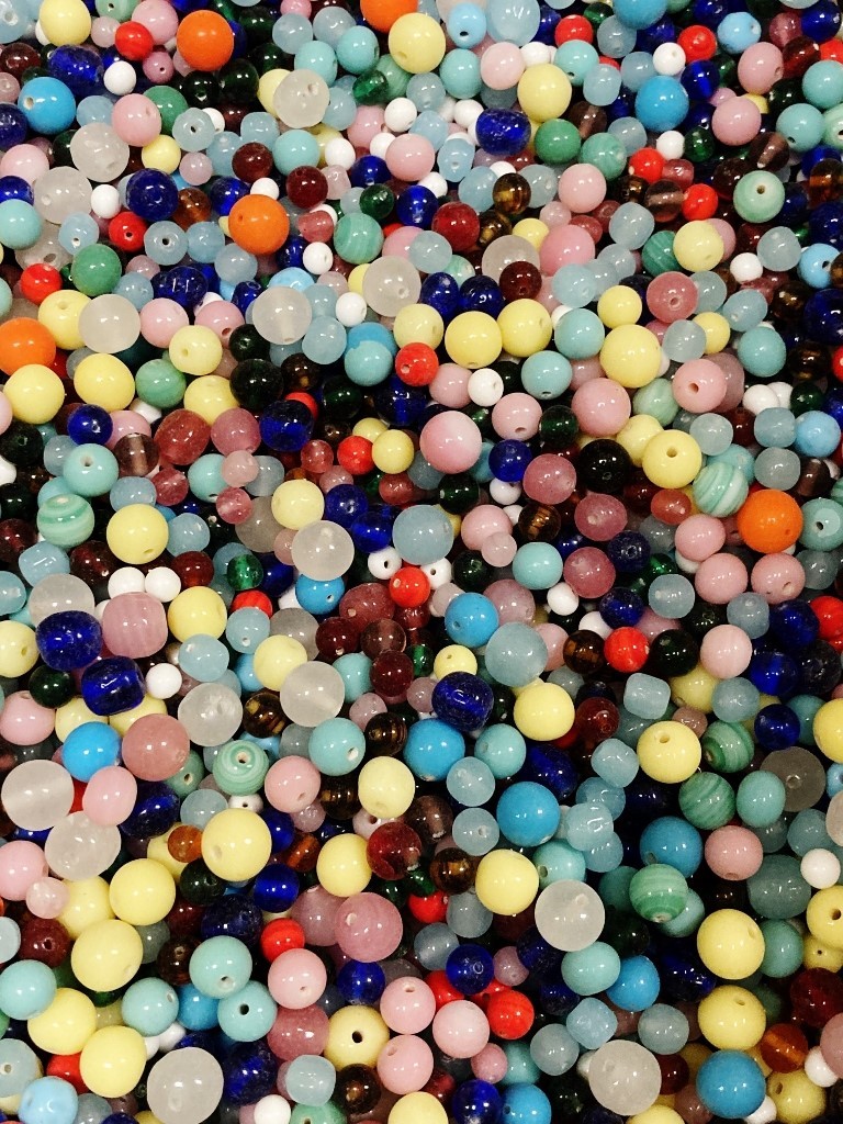 1 POUND VINTAGE JAPANESE CHERRY BRAND GLASS ASSORTED COLOR & SIZE BULK BEAD LOT