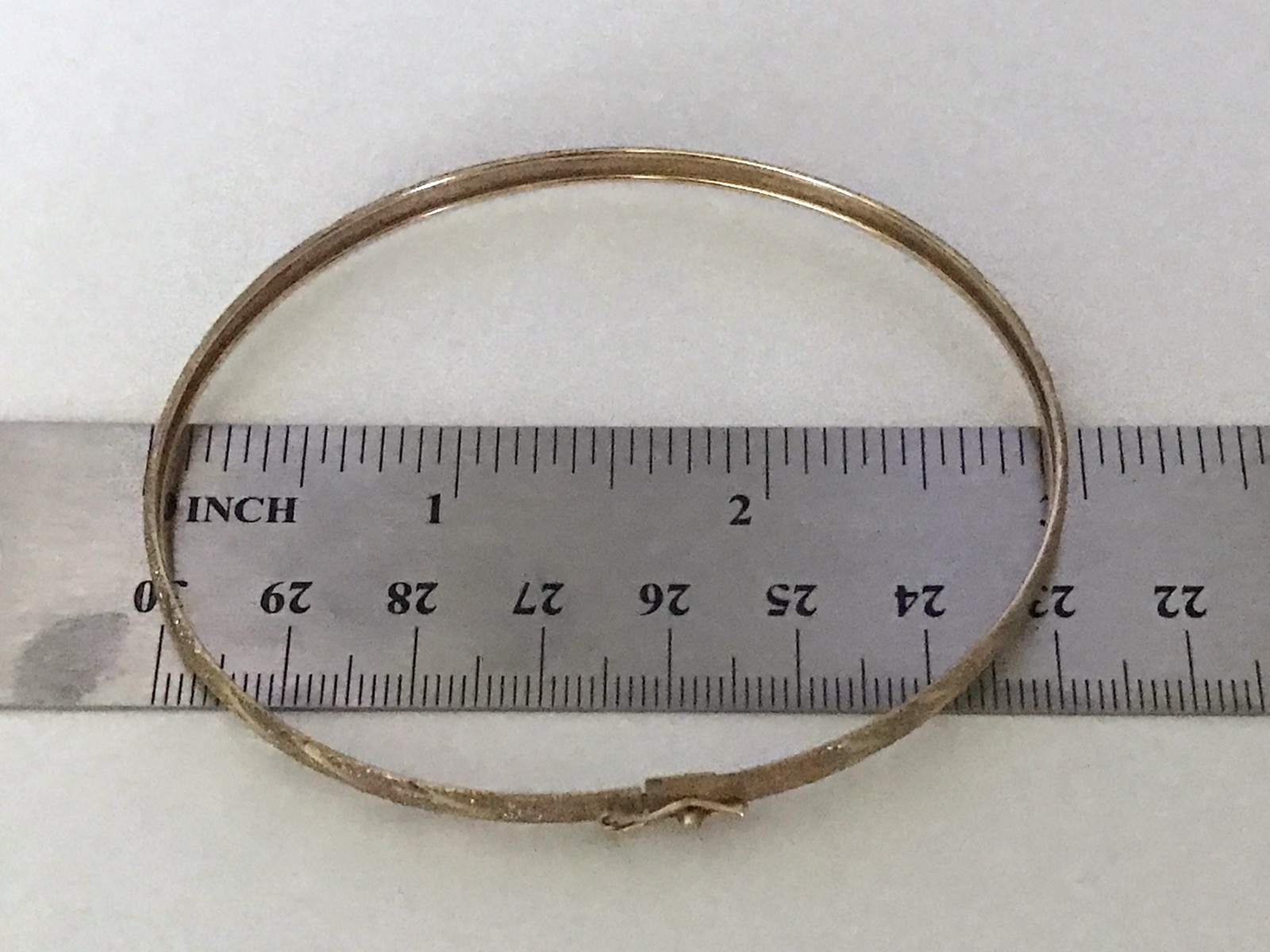 Beautiful 10k Yellow Gold Diamond Cut Laser Bangle Bracelet Size 7.5”