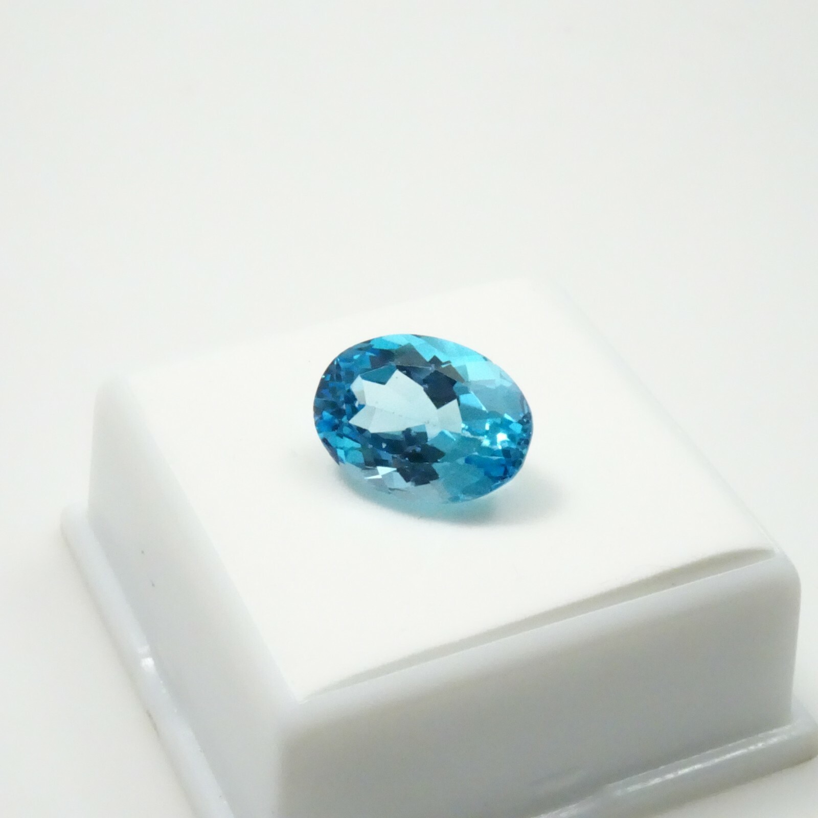 7.70ct Swiss Blue Topaz Oval – 14x10mm – Swiss Blue Topaz Loose Gemstone