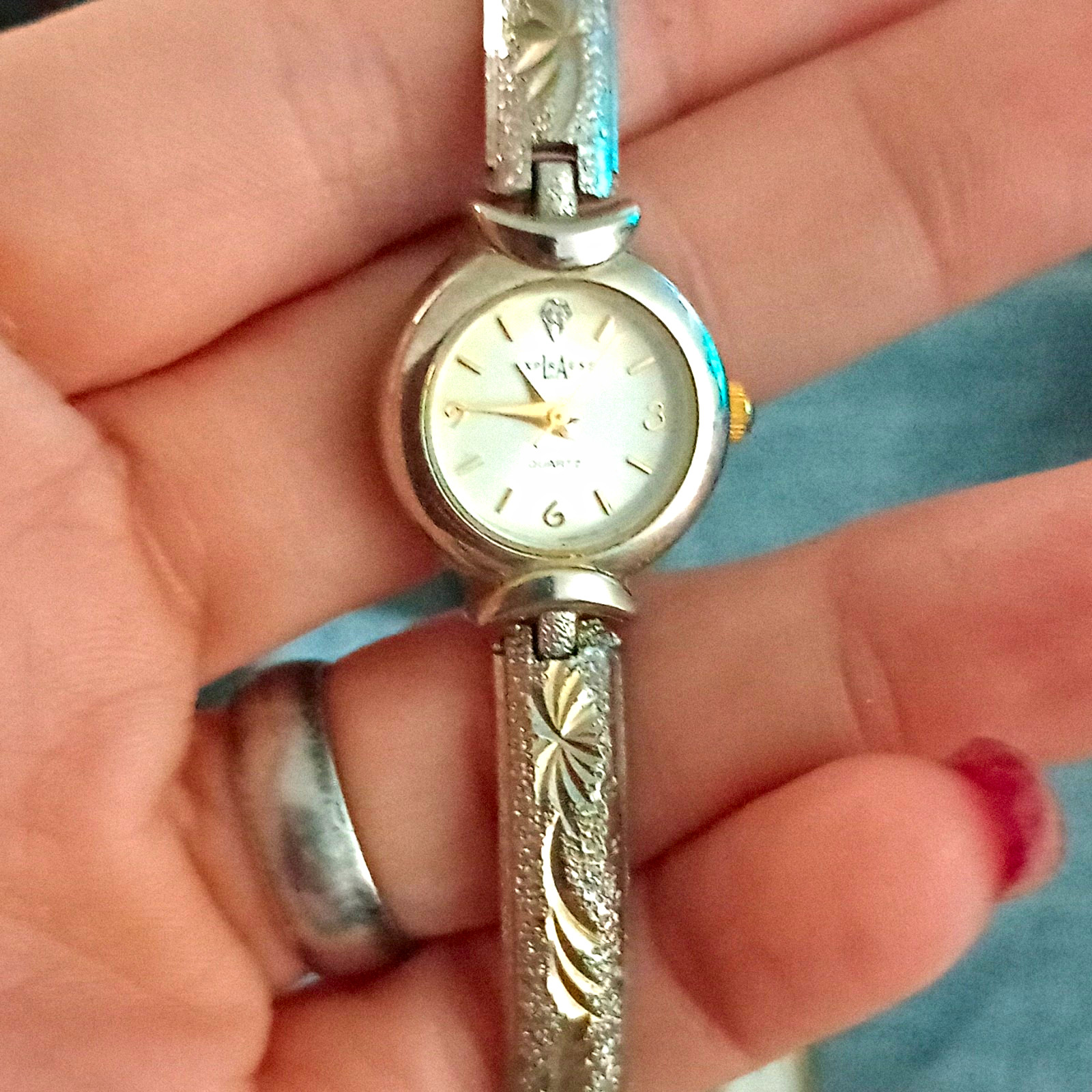 Women’s Quartz Analog Wristwatch White Dial Silver Tone Metal Bracelet Arabic