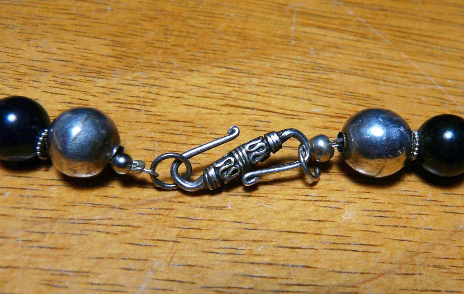 TRIBAL SIVER & BLACK AGATE & CARNELIAN CENTER BEAD_7 STRAND WIRE_30 IN NECKLACE