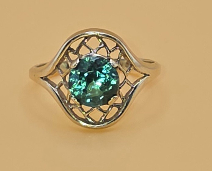 ~DESIGNER SIGNED “10k” YELLOW GOLD w/ ROUND LAB CREATED EMERALD RING SIZE 6.25~