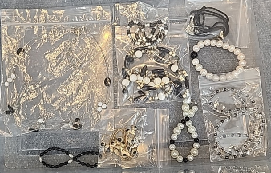 Jewelry Wearable Black & White Collection 5 Lbs Lot #3879 See Description