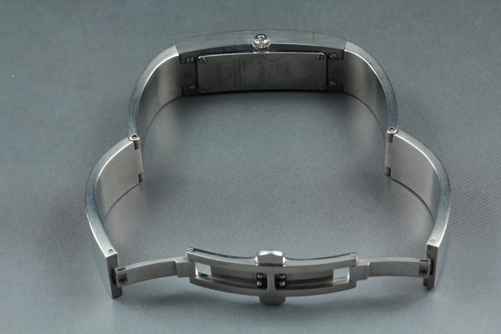 [Near MINT] GUCCI 2400S 14mm Black Dial Silver Quartz Women’s Watch From JAPAN