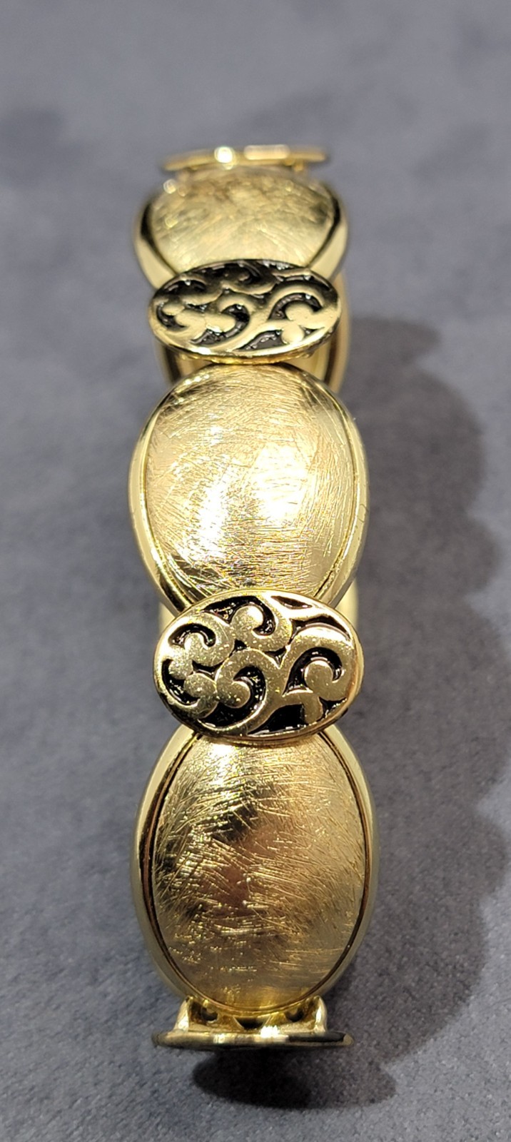 Vintage Gold Tone Brushed Satin Oval Link Openwork Filigree Stretch Bracelet