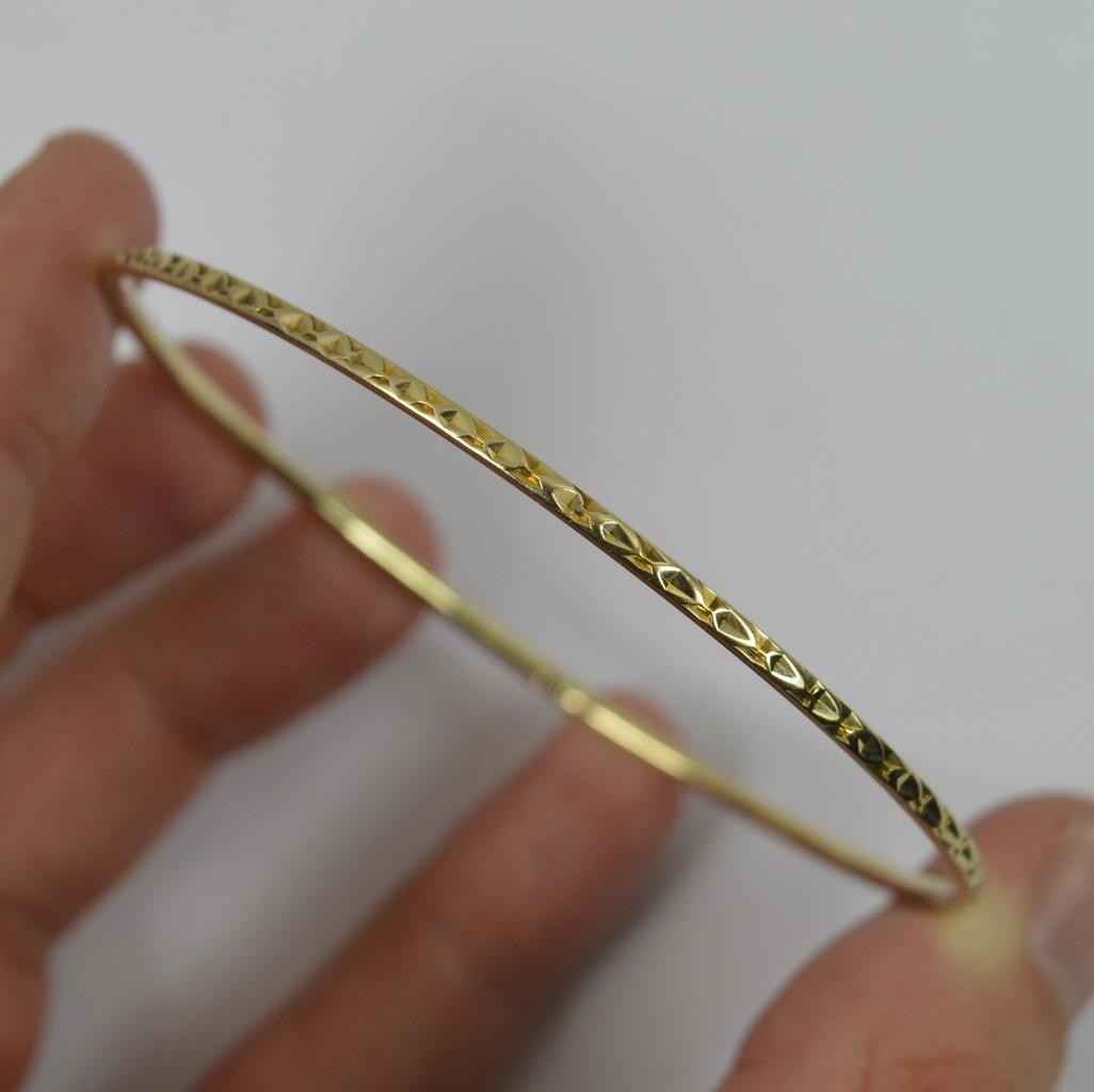Vintage 9 Carat Gold 7 1/2″ Bangle