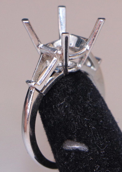 Heavy 5.75g Irid-Platinum Semi-Mount – 8ct Capacity – Tapered Baguette Accents
