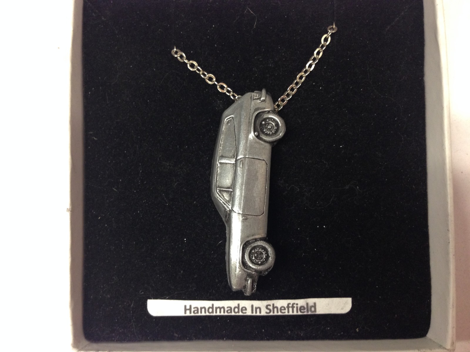 Reliant Scimitar GTE SE5 ref198 Car Emblem on Silver Platinum Plated Necklace 18