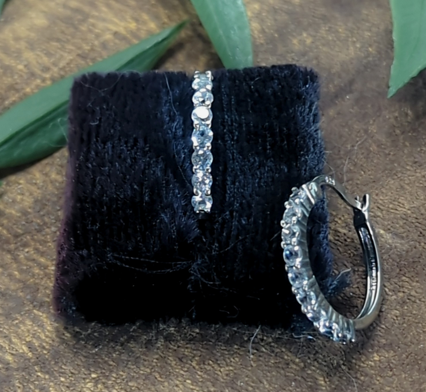 925 Stamped Sterling Silver Zirconia Small Hoop Earrings 3/4″ Diameter Used 2.5