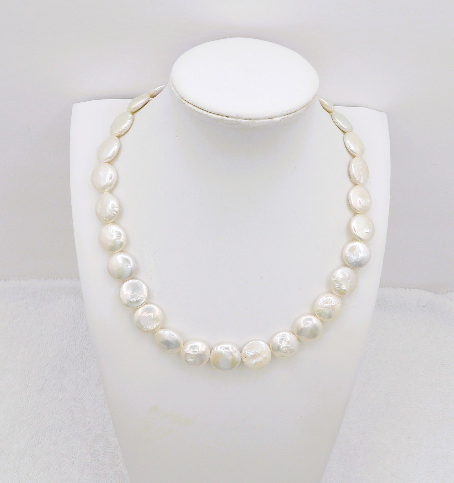 17 inches long White Coin Genuine Freshwater Pearl Necklace Jewelry NK613