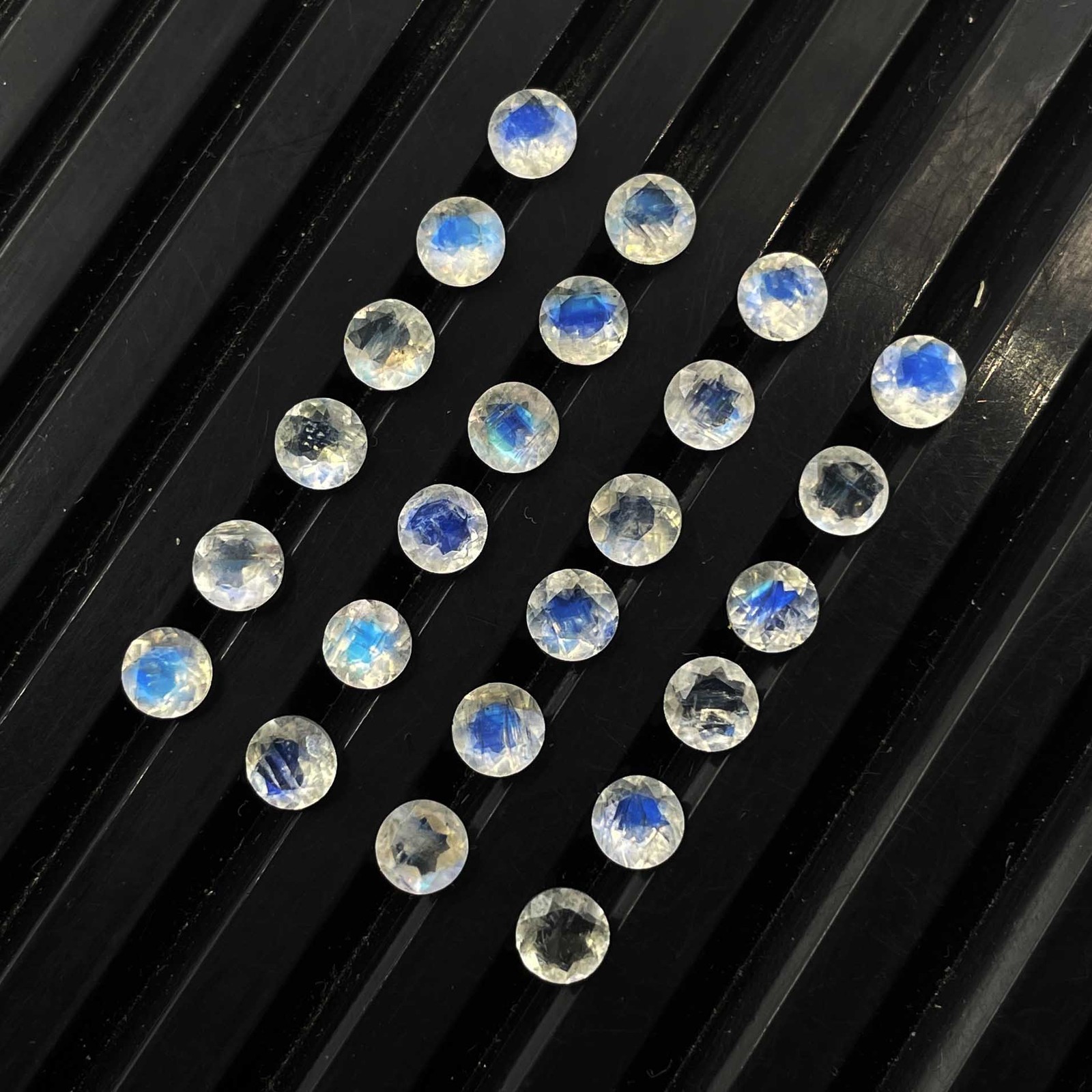 Natural Rainbow Moonstone Round Cut Loose Gemstone Lot 100 Pcs 4 MM