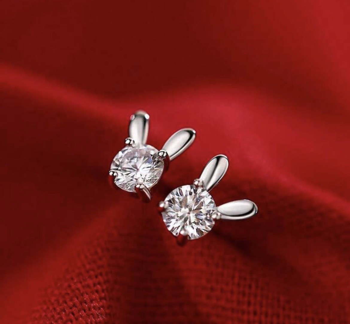 Minimalist Luxury Shiny Zirconia Rabbit Ear Cuff Earrings, with gift box 🎁