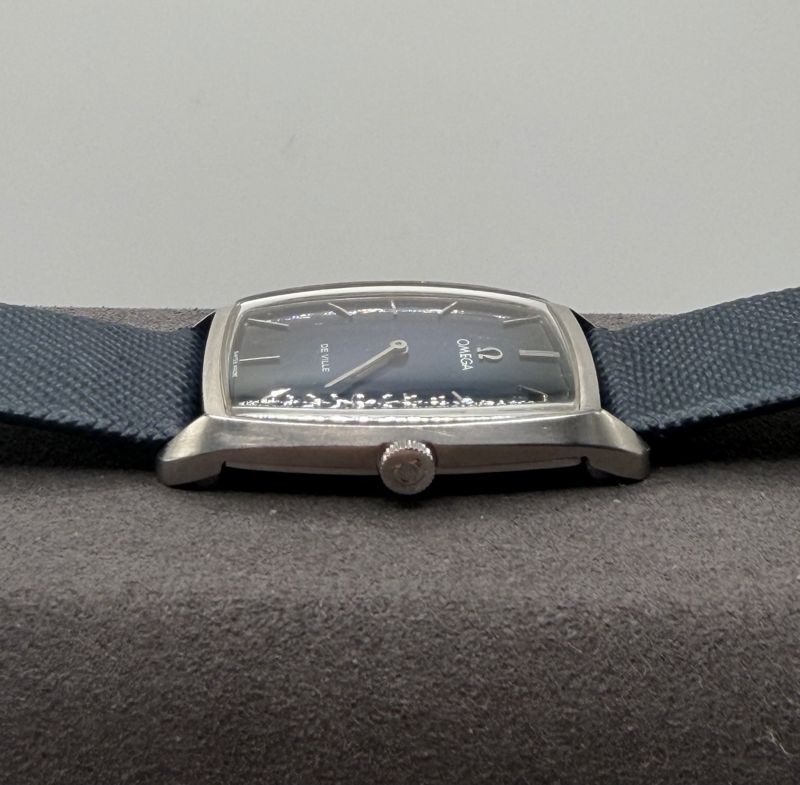 Omega Deville Ultra Thin 60s Tank Men’s Swiss Mechanical Watch – 111.085 / 620
