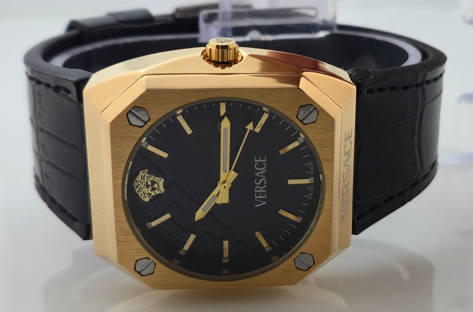 Working Versace Quartz Black Dial with Date Men’s Wristwatch Leather Band