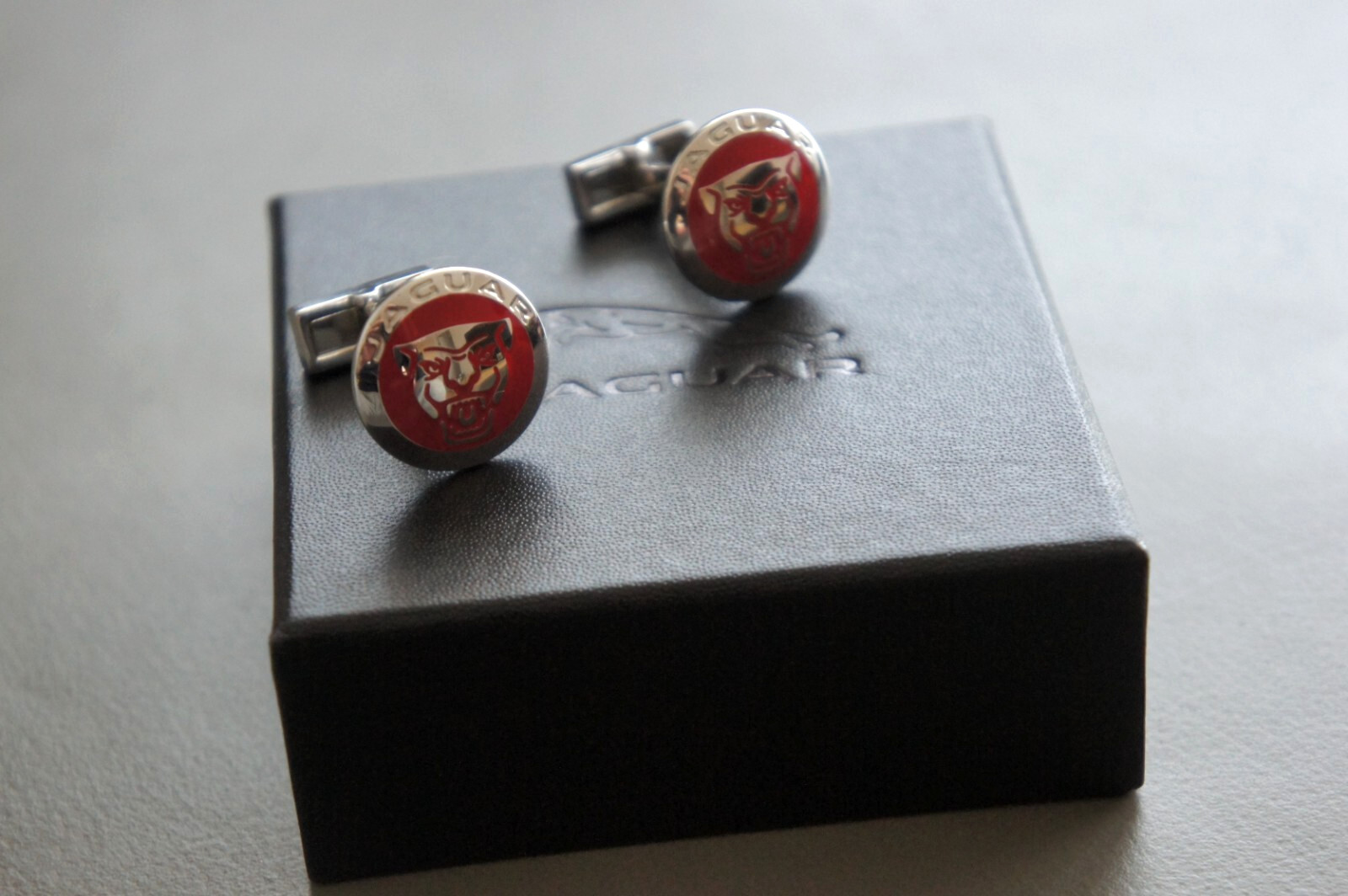 NIB Genuine & OEM Jaguar Classic Red Enamel Head Logo Cuff Links 50JACL275RDA