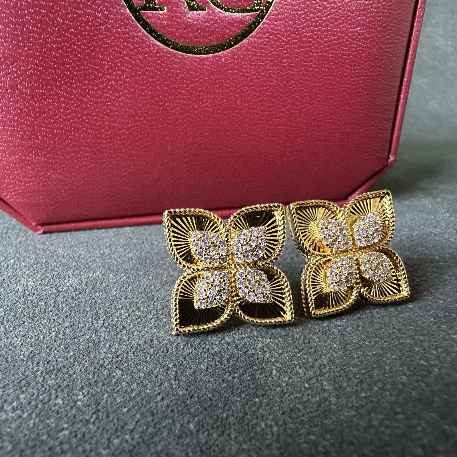 Roberto Coin Venetian Princess 18K Gold Diamond Flower Stud Earrings