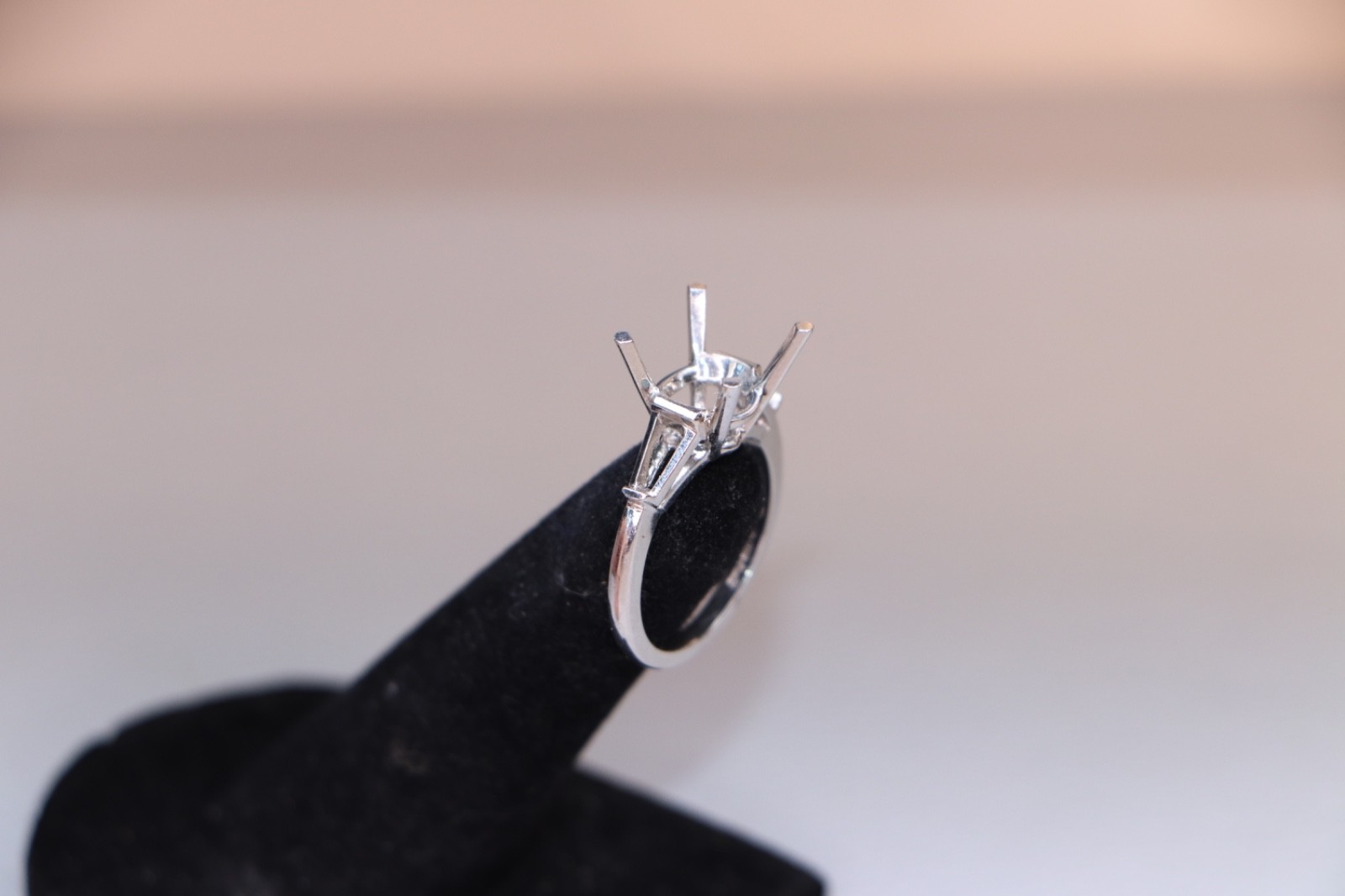 Heavy 5.75g Irid-Platinum Semi-Mount – 8ct Capacity – Tapered Baguette Accents