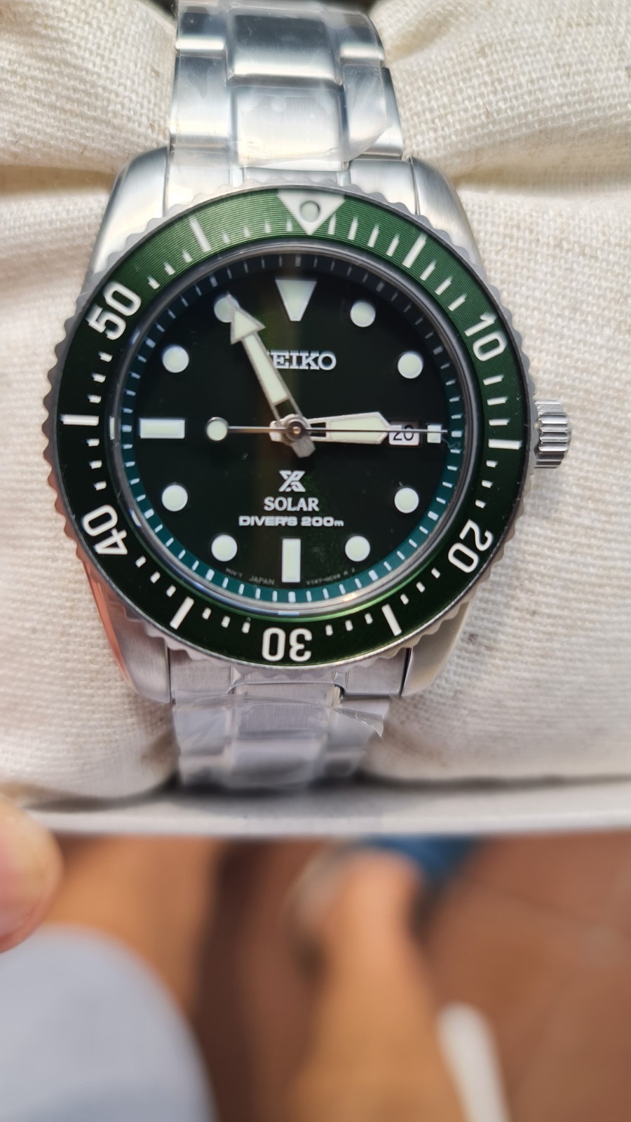 SEIKO ProspeX SNE583P1 Diver Watch GREEN Dial Steel Baby Hulk Sunray Sapphire