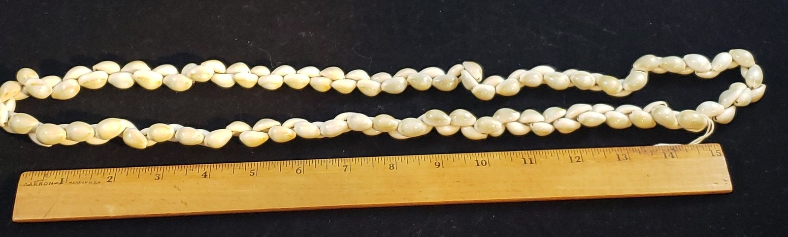 Vintage Unsigned Cowry/Cowrie Shell 17″ Long Strand Chunky Statement Necklace