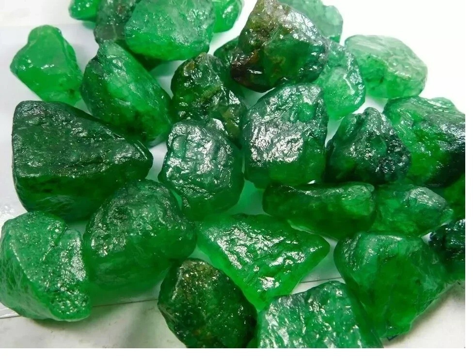 5000 Ct/ 1 KG Loose Gemstone Natural Colombian Green Emerald Rough Lot