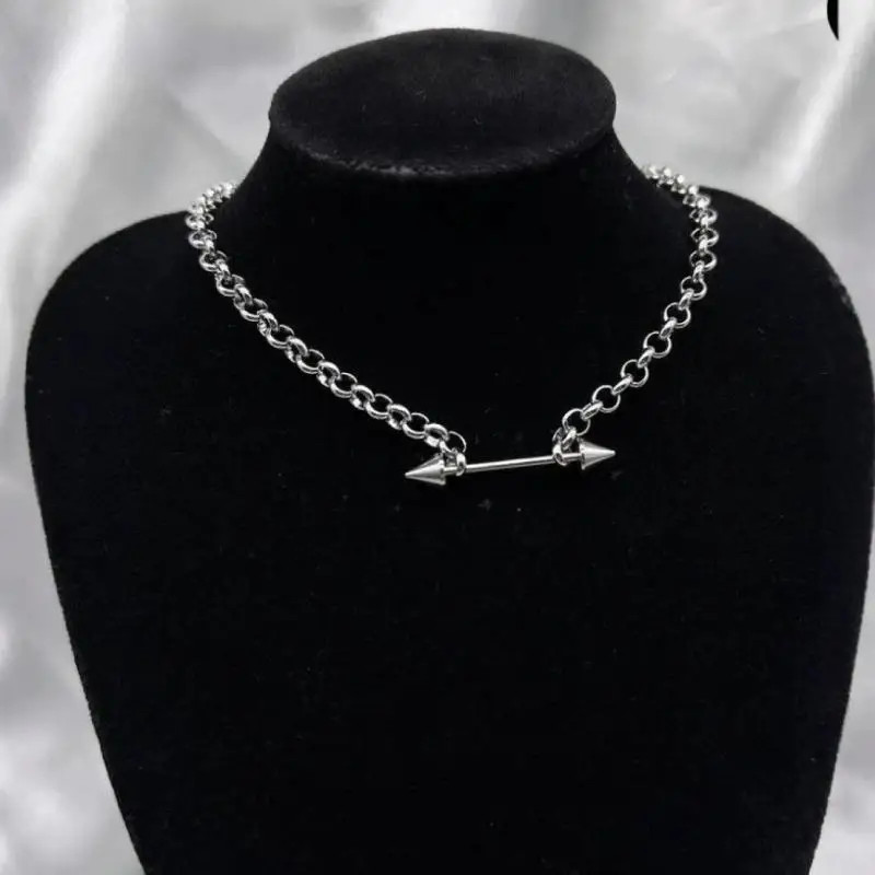 Retro Hip-hop Style Titanium Steel Necklace Party Punk Rivet Pendant Unise