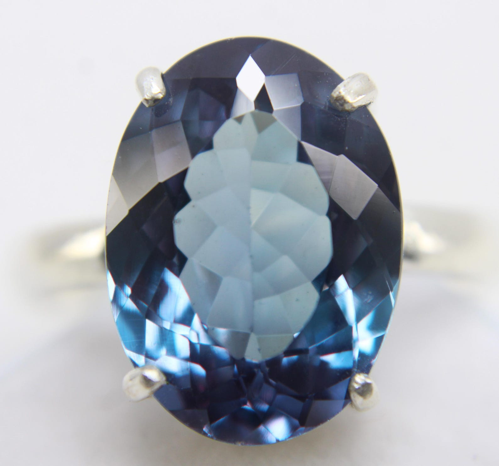 10 Ct Elegant Alexandrite Solitaire Ring – Vintage Jewelry- Crafted 925 Silver