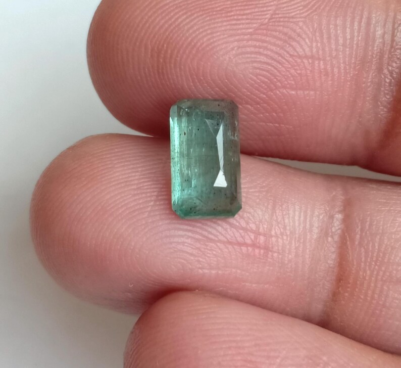 2.25 Ct Blueish Green Zambia Emerald Cut Minor Oil Emerald For Jewelry Ring