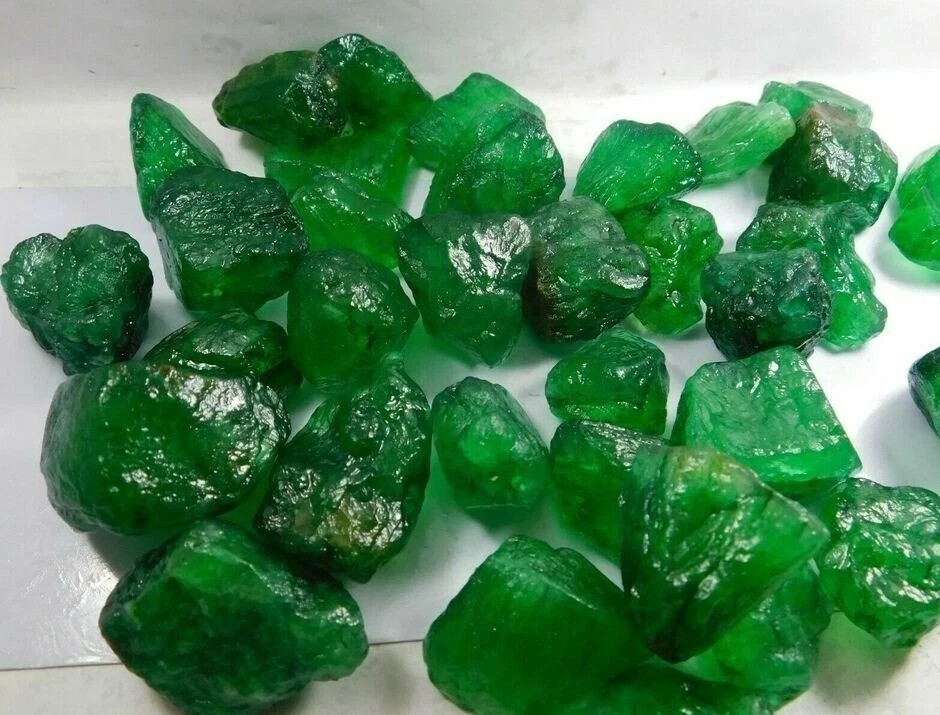 5000 Ct/ 1 KG Loose Gemstone Natural Colombian Green Emerald Rough Lot