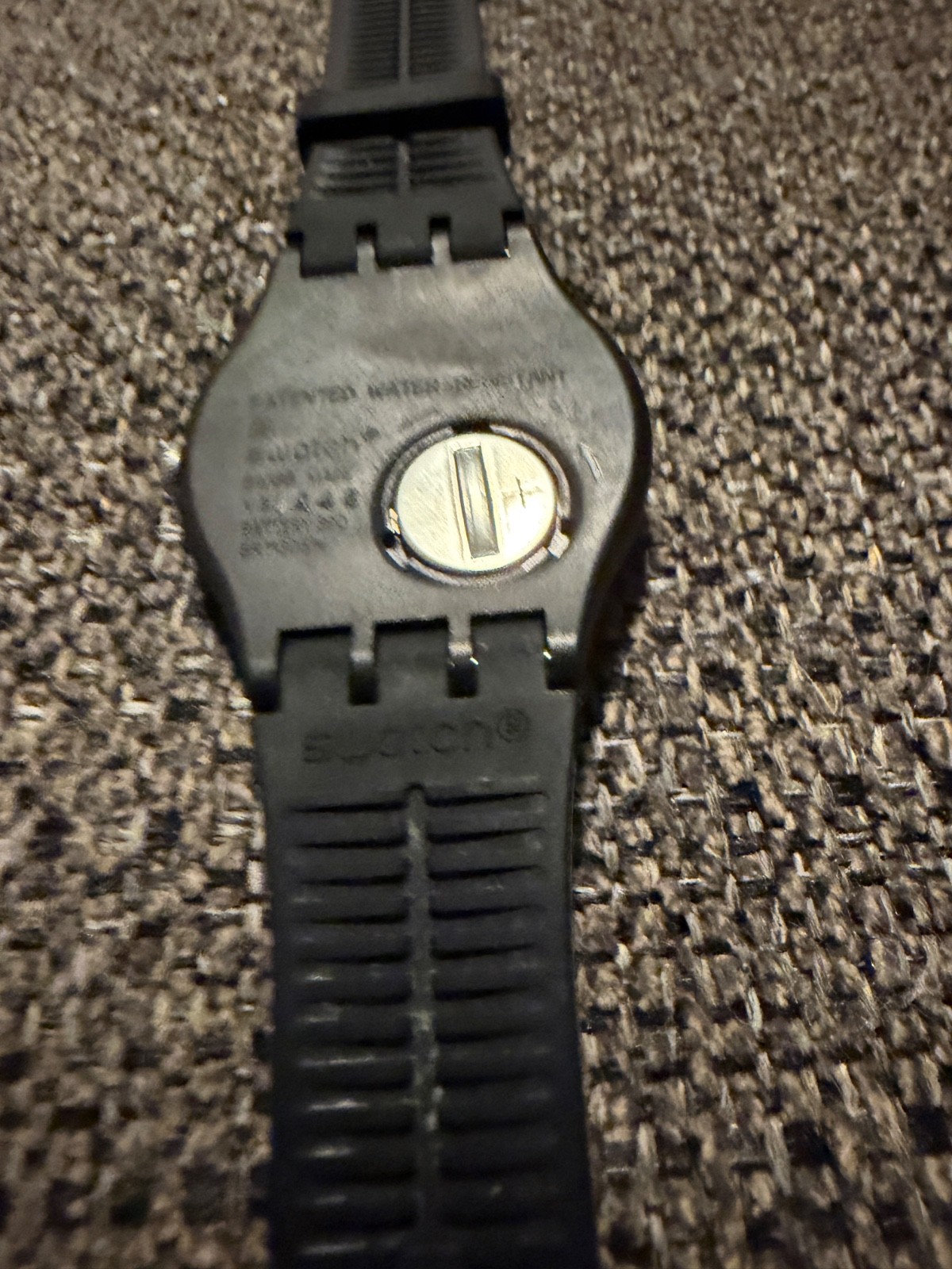 Rare Swiss Swatch Originals Hate 2 Love Black Silicone Watch 41mm SUOB185
