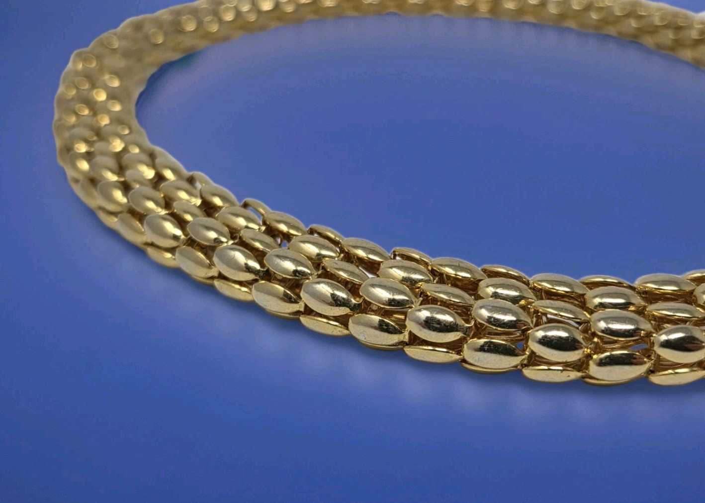 Vintage Gold Tone Mesh Choker Necklace Magnetic Clasp 17 Inches Unsigned 80s