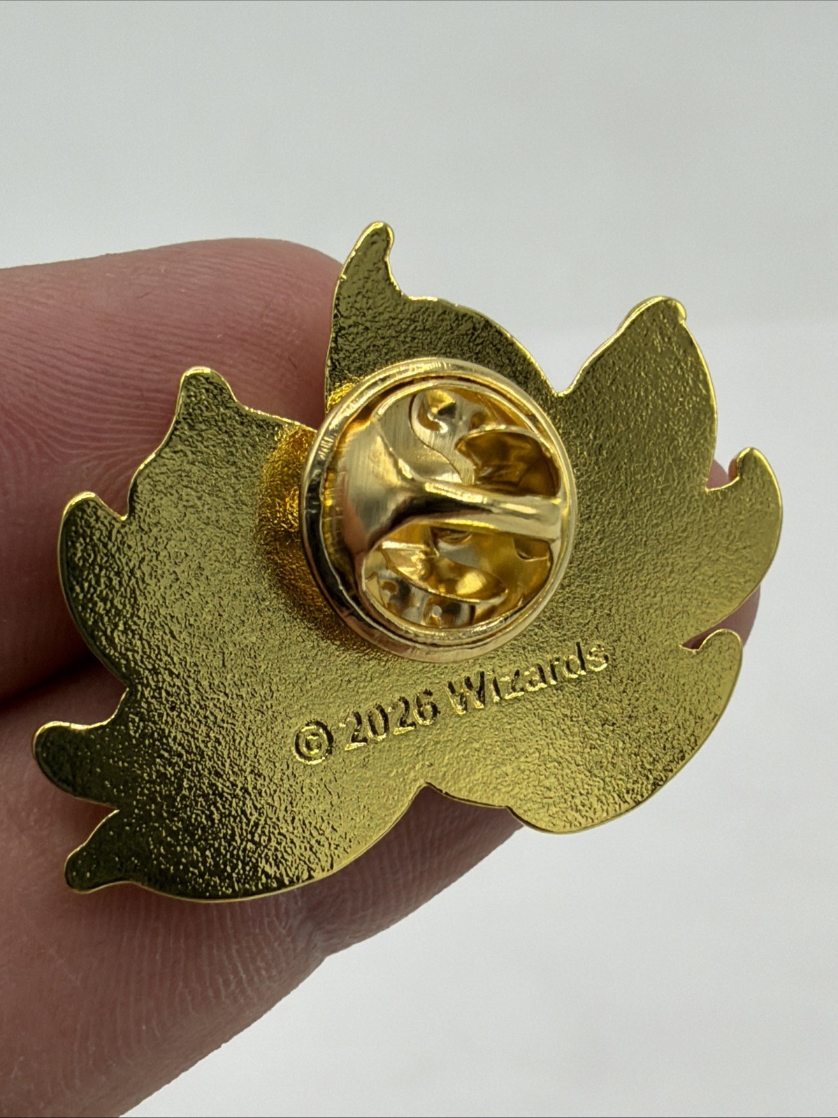 wizards lotus flower pin pink gold Magic The Gathering
