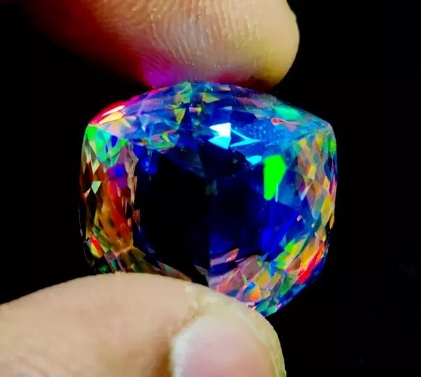 Rainbow Color Natural Mystic Topaz Fancy Cube Cut 200 Ct+ EGL Certified Gemstone
