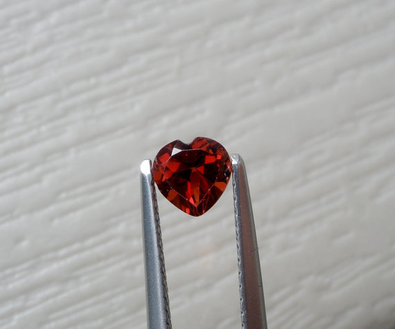 Garnet heart loose faceted natural gem 5mm
