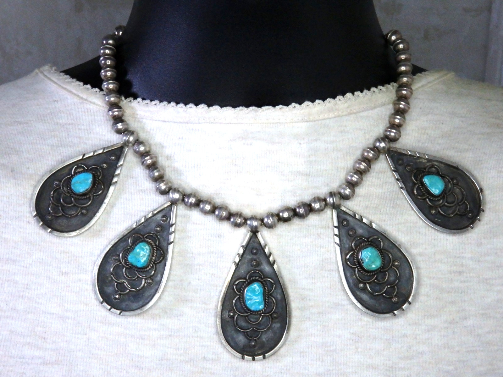113g ZUNI Carved Arizona TURQUOISE Sterling Silver 2.5″ Pendants 17.3″ Necklace