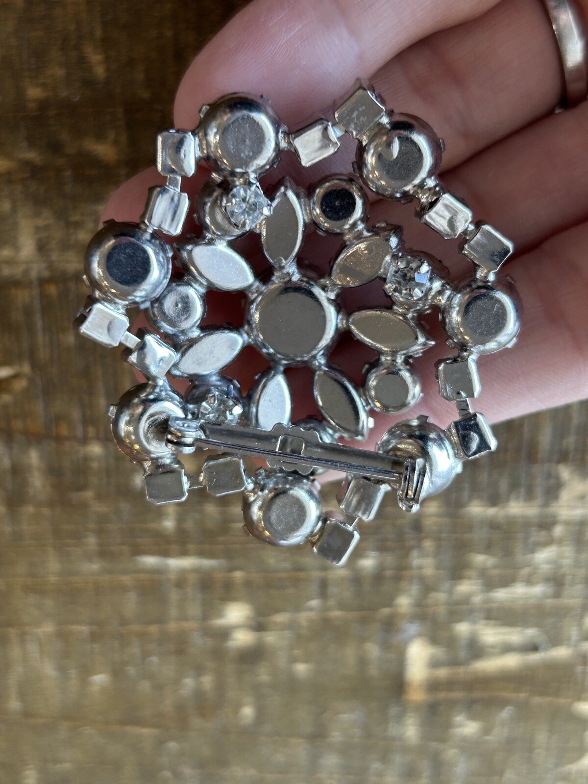 INCREDIBLE Vintage UNSIGNED DESIGNER White Rhinestone Brooch w Stones on BACK !?