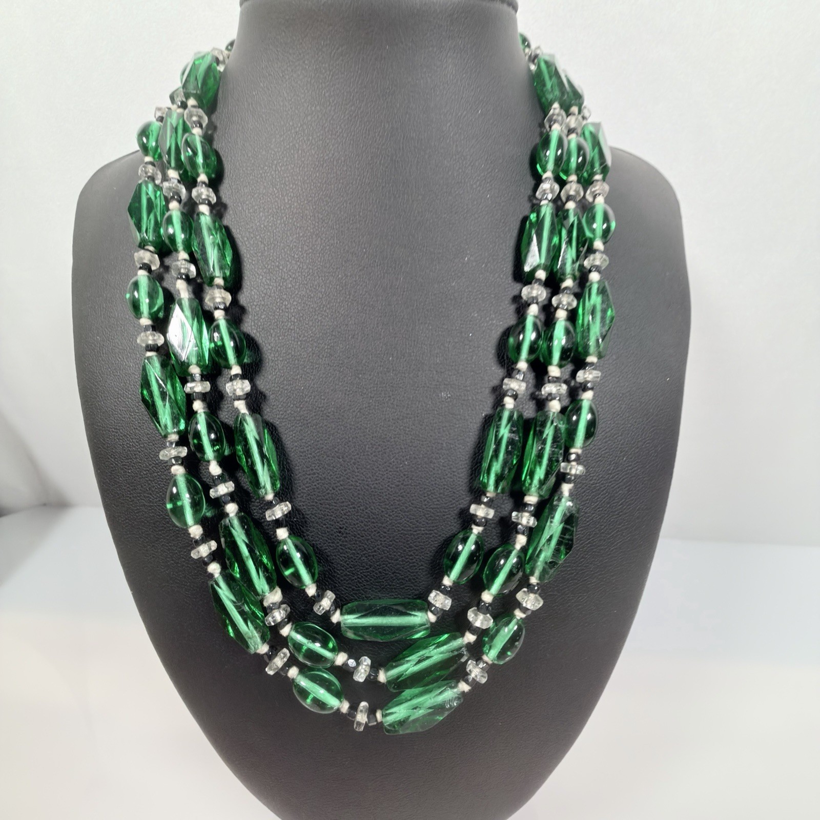Vintage Green Art Glass Beaded Necklace 56″ Endless Long Strand Czech Style