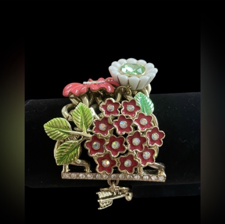 BETSEY JOHNSON Rare Floral Bouquet Gold-Tone Bracelet