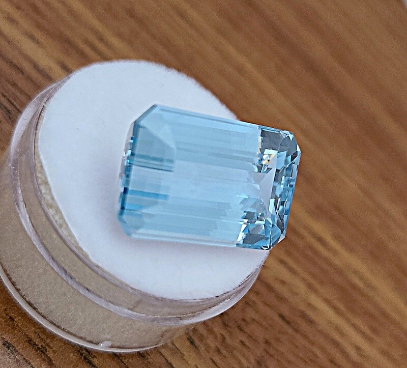 Blue Topaz 19.26 Ct Swiss Blue Topaz Emerald Cut Loose Stone Gemstone 18 X 12