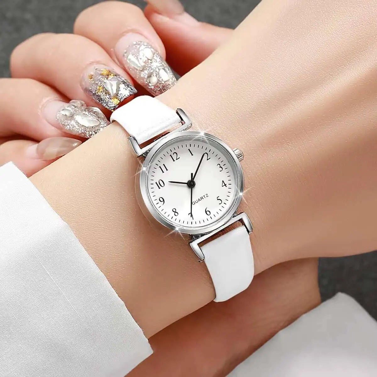 1pc Of Fashion Small Dial Women Watches Casual Leather Band Quartz Watch