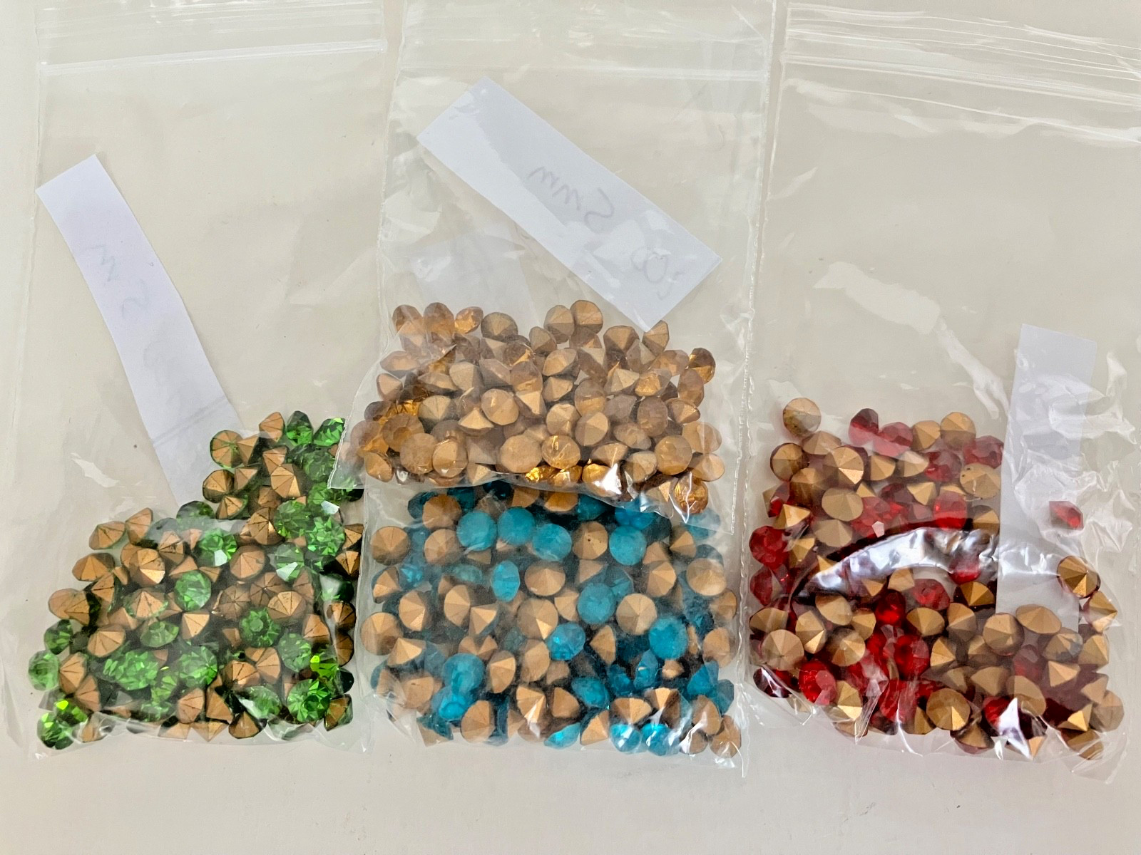 400 Round Crystal Glass 5mm Faceted Foil Pointed Back Rhinestones — 4 colors