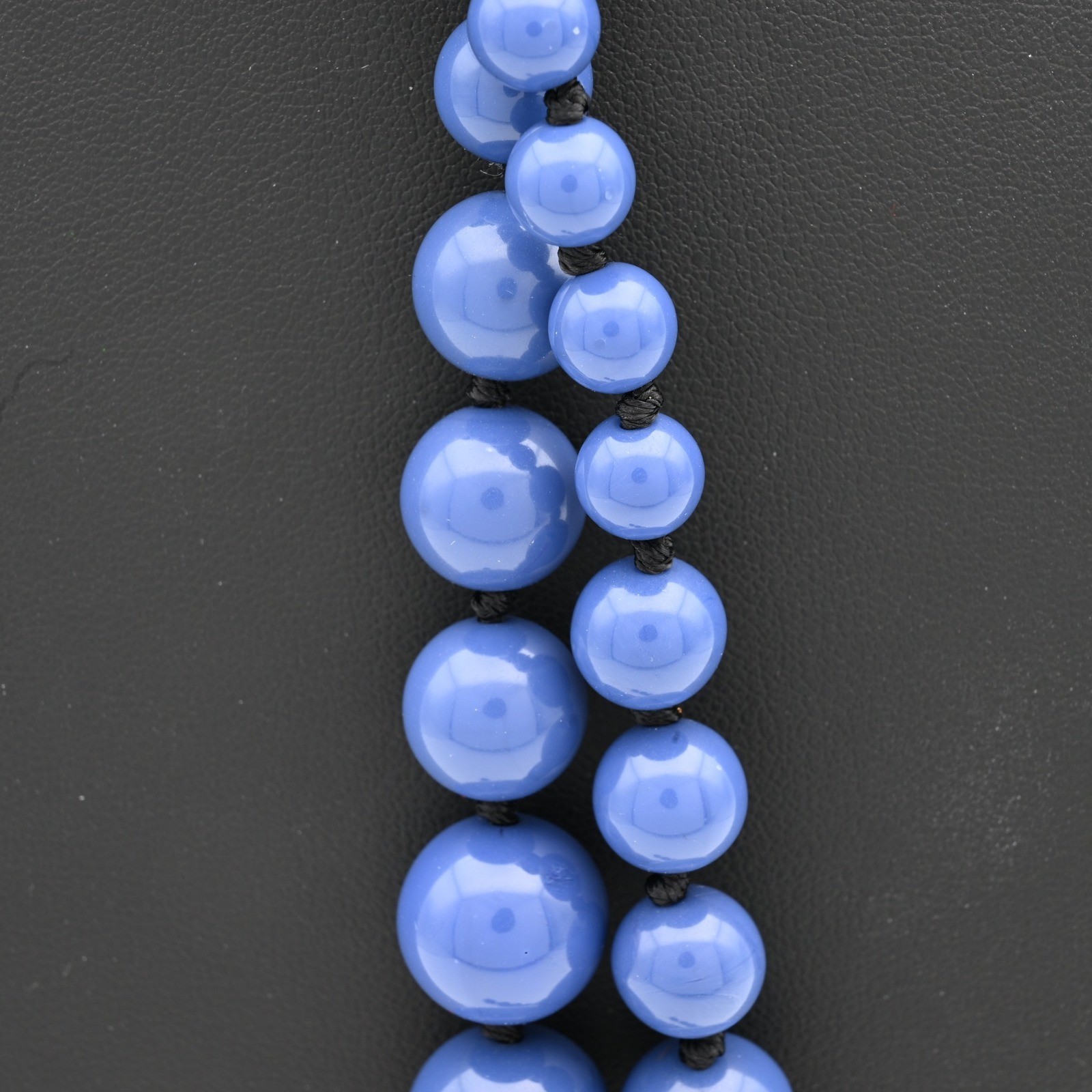 Rare Kenneth Jay Lane KJL Blue Resin Graduated Bead Lariat Necklace 52″ w/ Pouch