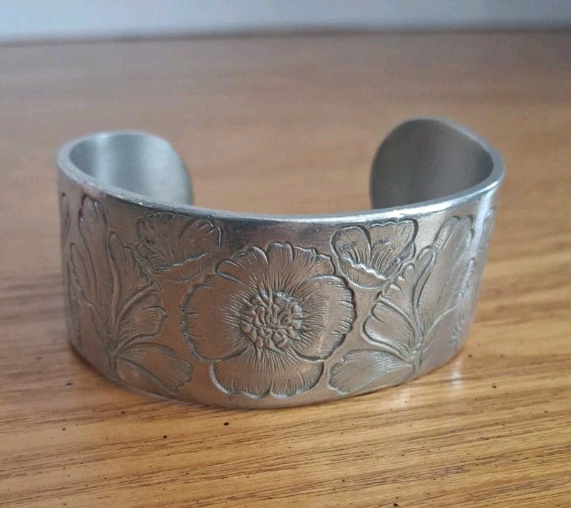 Salisbury Pewter 1″ Wide Cuff Engraved Bracelet Flower Of The Month August
